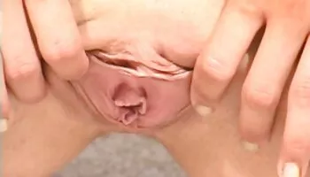 Puta madura traviesa jugando xxx castellano en el baño
