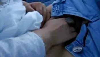 La sexy exótica BBW Nova Jade abre videos pornos de mujeres maduras las piernas para un abuelo cachondo