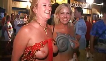 Nena de buen coño penetrada por una polla pornografia para mujeres dura